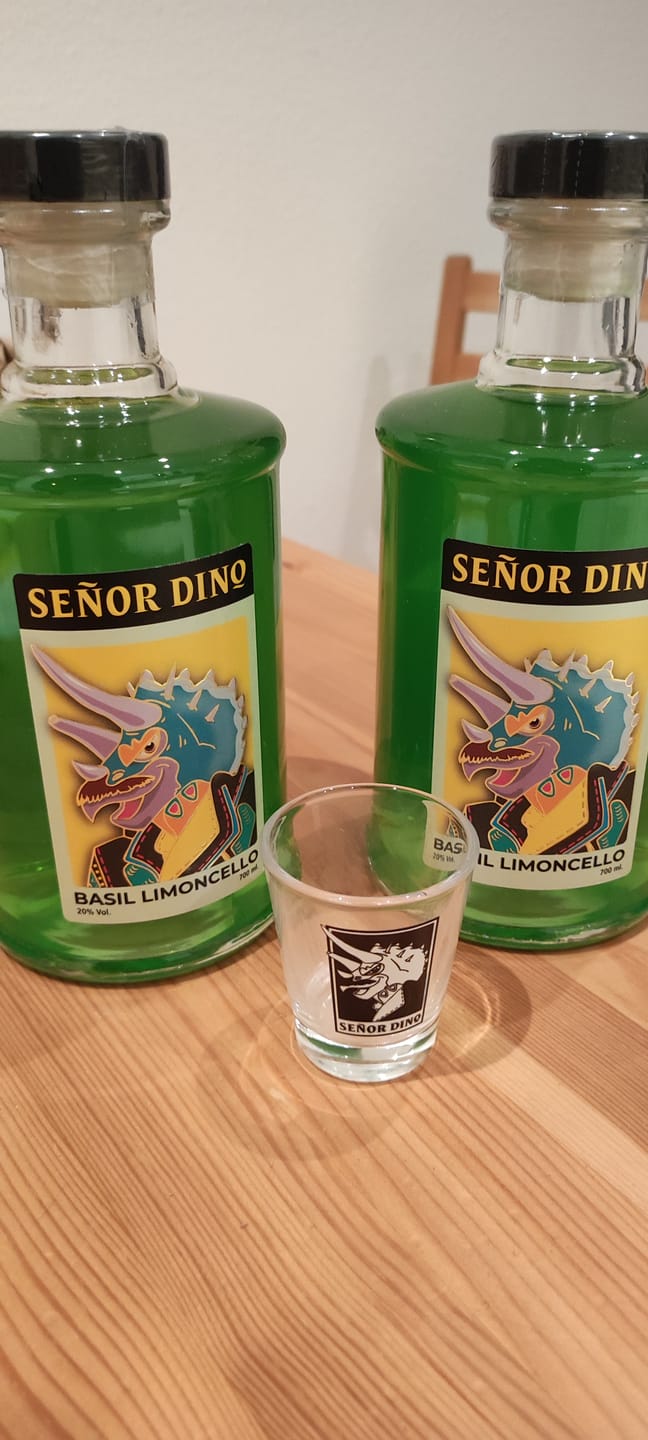Customer photo review of Señor Dino – Basilikum Limoncello (700 ml)