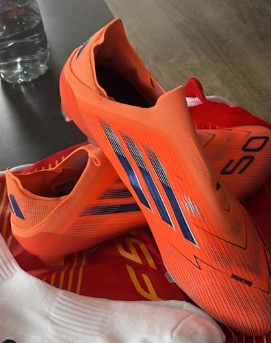 Customer photo review of F50 Laceless Elite FG Coral Blaze - Orange/Bleu