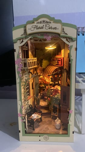 Customer photo review of Rolife Booknook & Wonderland - Separador de Libros Floral Corner