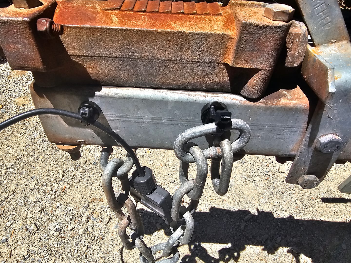 Customer photo review of ZBAD1 - Magnet Cable Tie Holders