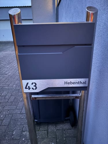 Customer photo review of AlbersDesign Briefkasten B14 Anthrazit (RAL7016) personalisiert mit Edelstahlschild