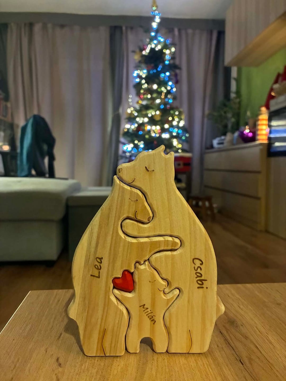 Customer photo review of Szívből Faragva ™ - Fa Maci Család Név Gravírozással