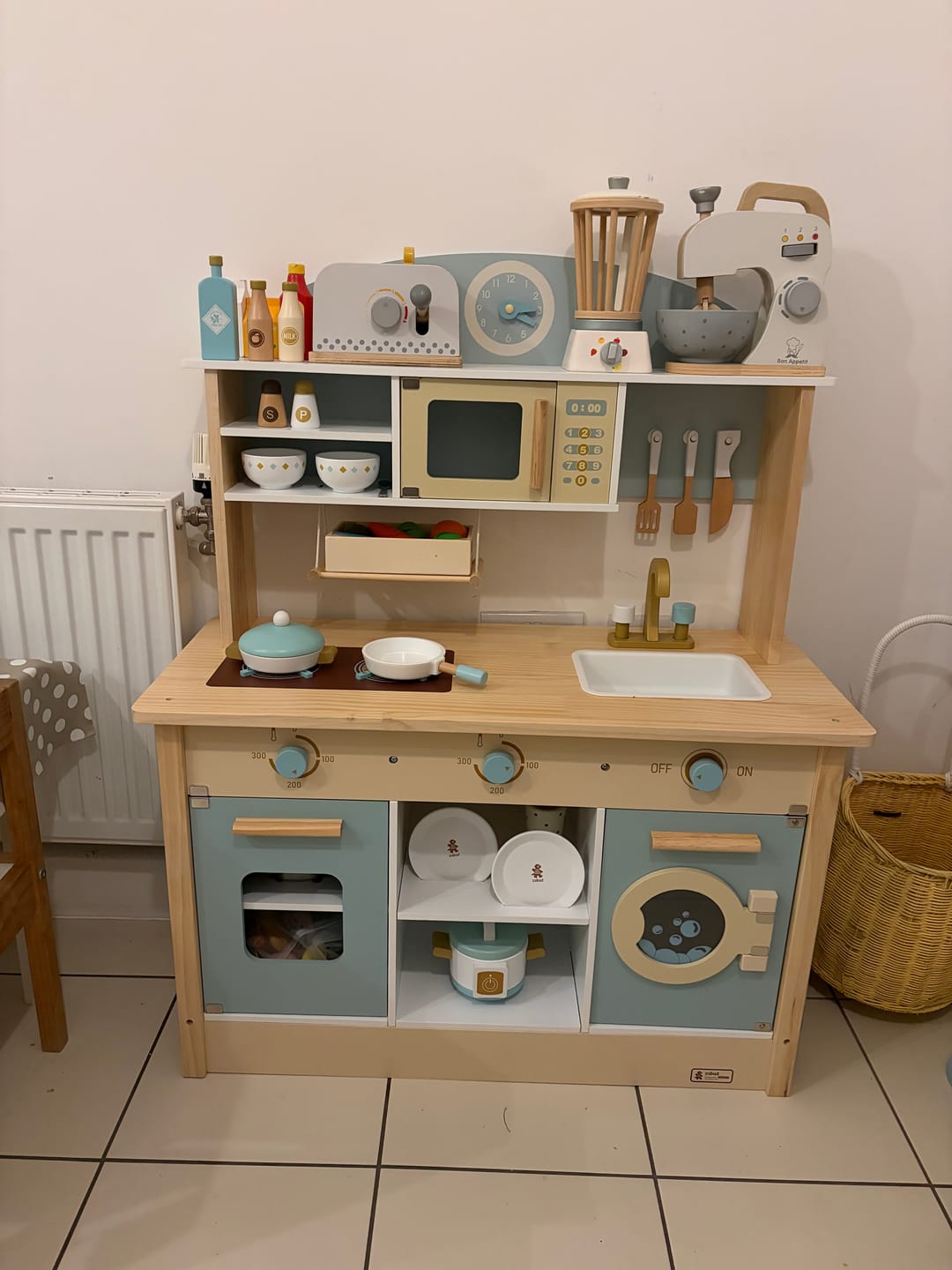Customer photo review of Little Kitchen - Wooden Play Kitchen