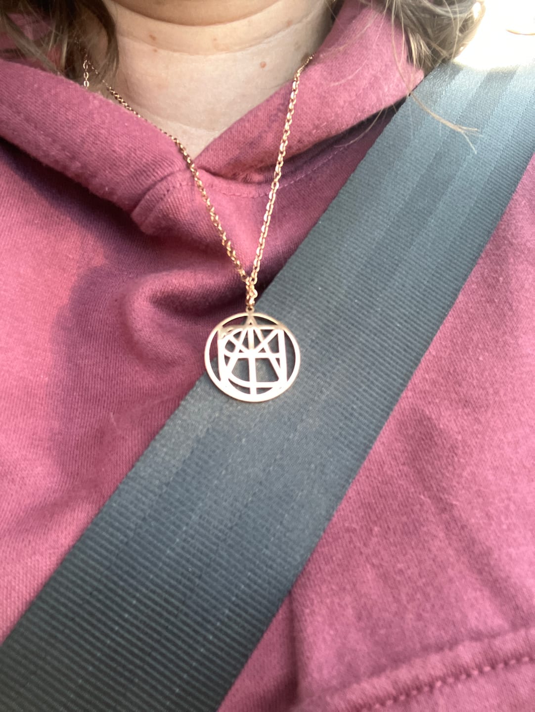 Customer photo review of Collier Médaillon Monogramme Personnalisé