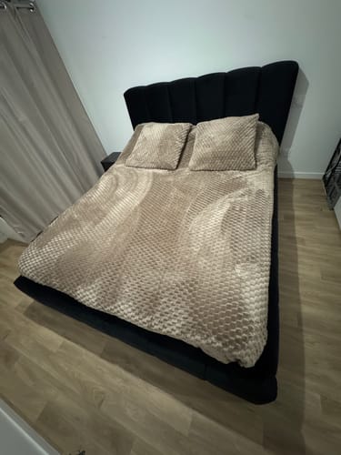 Customer photo review of Lit coffre design avec tête de lit matelassée - JADE