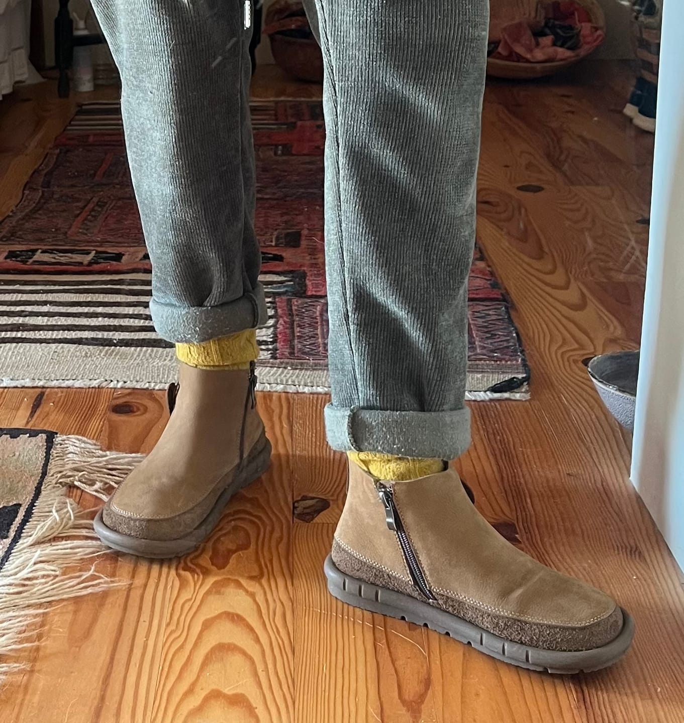 Customer photo review of Women Auutmn Vintage Leather Solid Boots