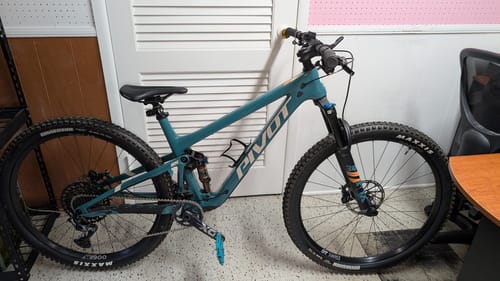 Customer's teal mountain bike before applying the Oil Slick Frame Keeper.