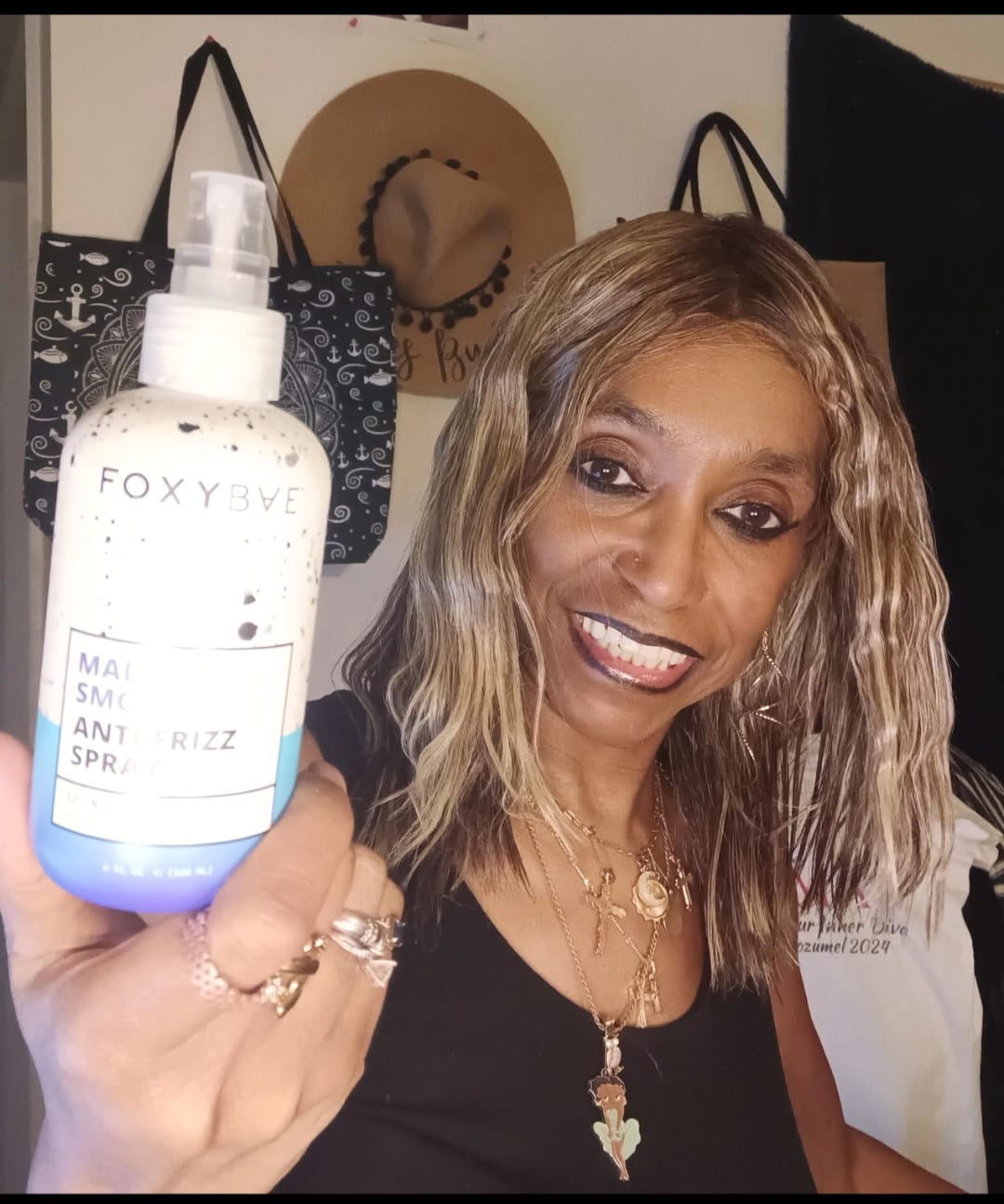 Customer photo review of FOXYBAE Maliboo Smooth Anti-Frizz Spray