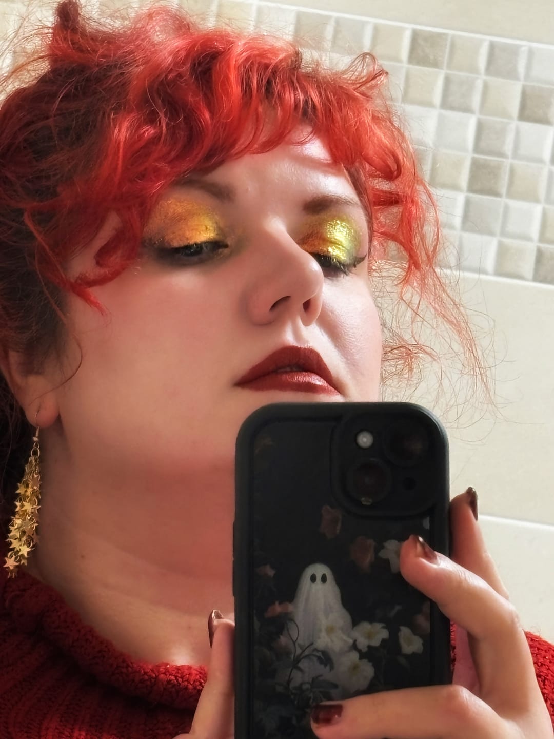 Customer photo review of Mandela Marbled Multichrome Magnetic Eyeshadow Palette