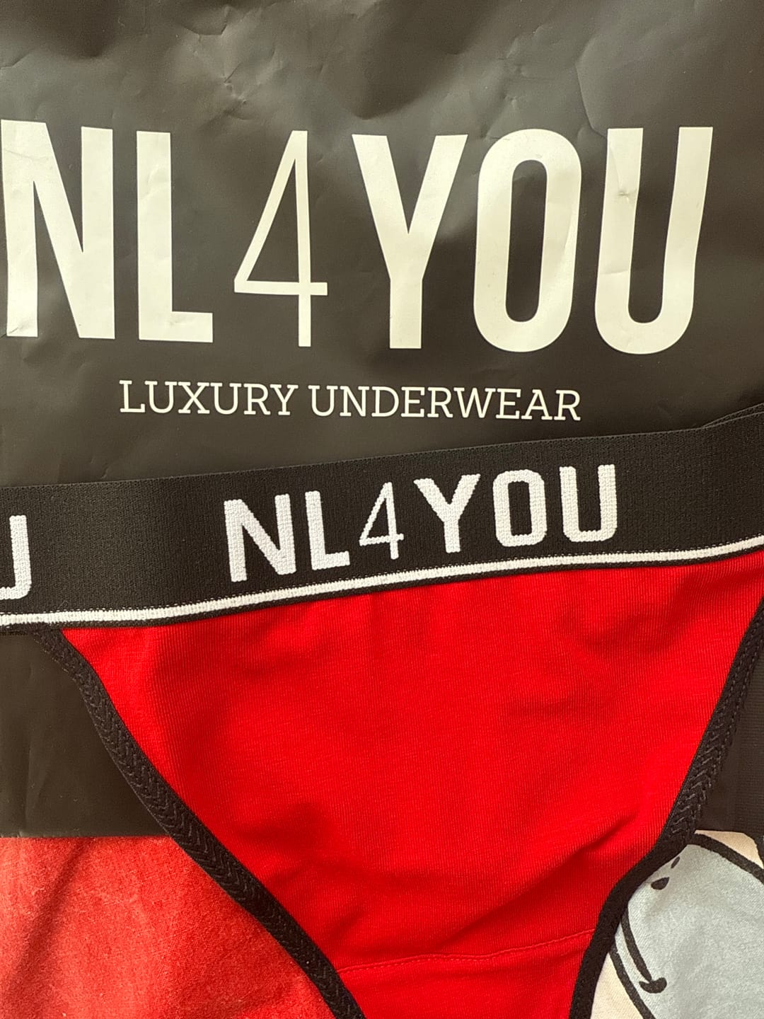 Customer photo review of ПОДАРЪК Red & Black -  Коледно Бельо с Черен Ластик