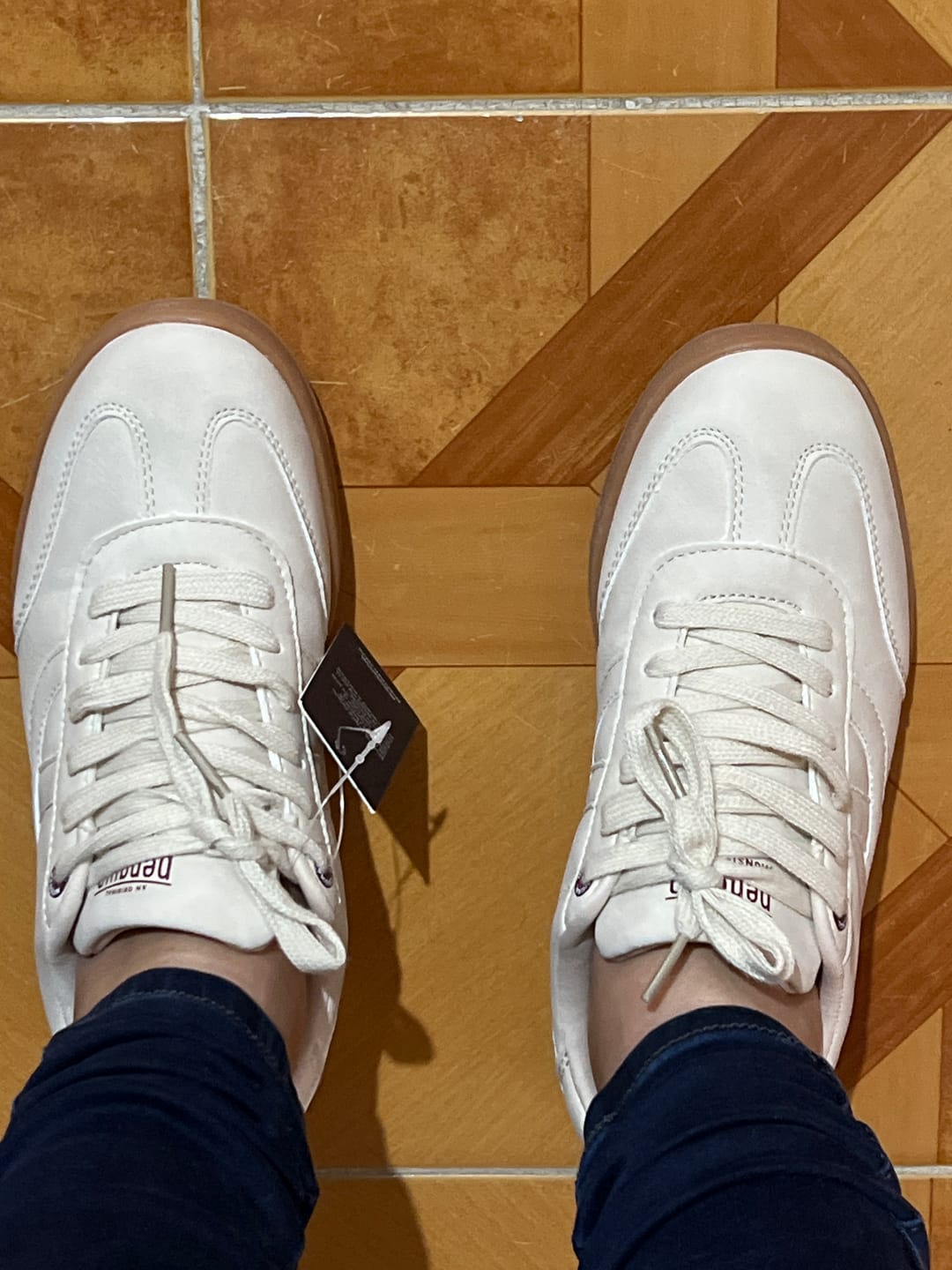 Customer photo review of Tenis Penguin Style Cleo Beige