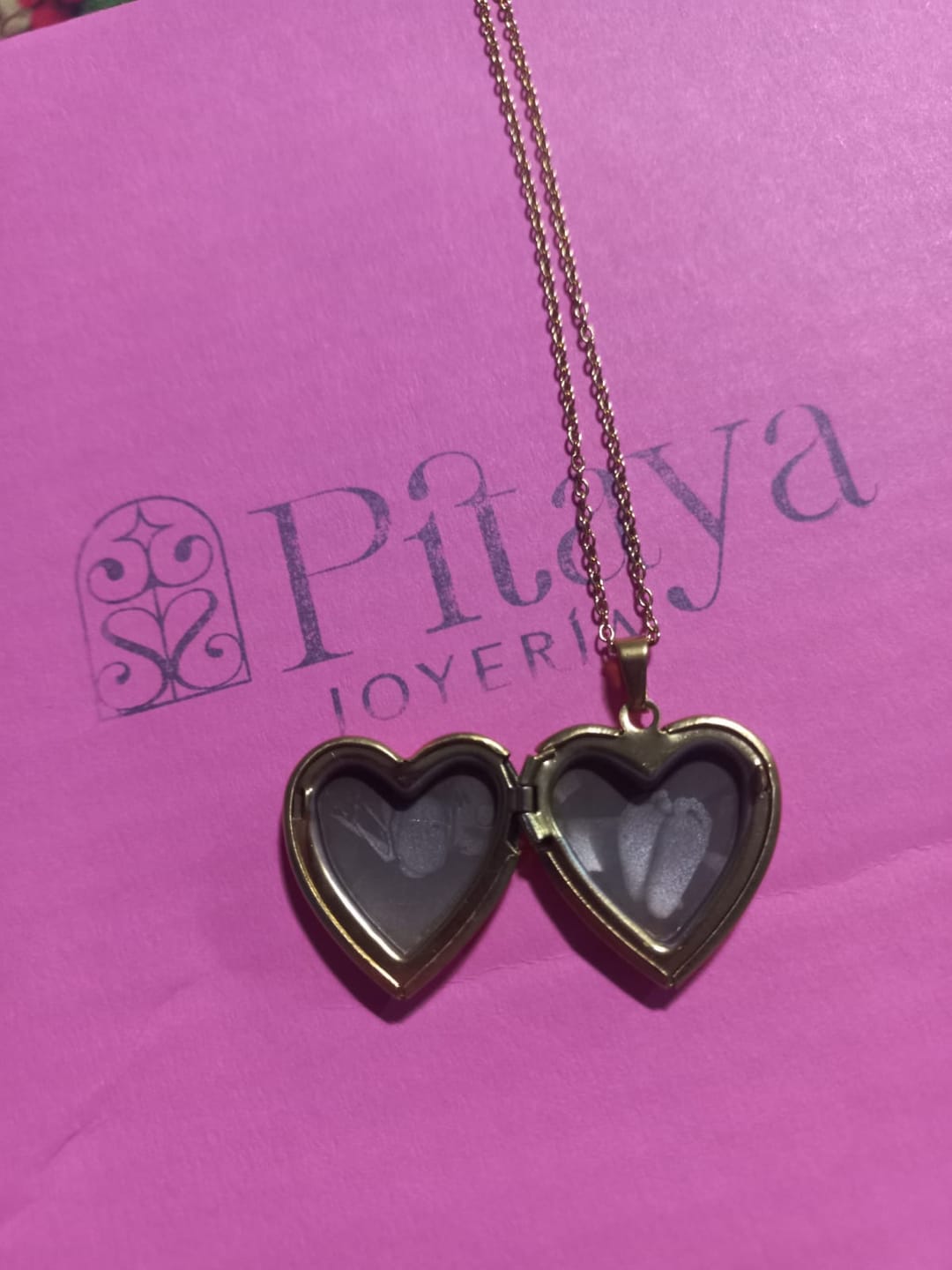 Customer photo review of Relicario Love Personalizado