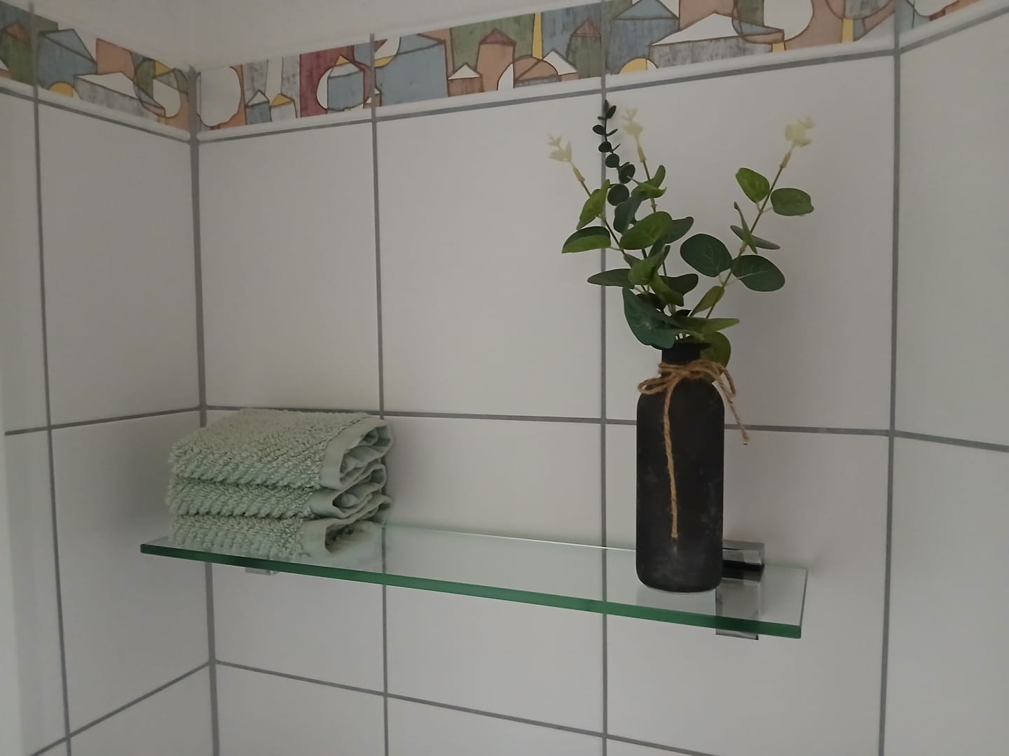 Customer photo review of Glasregal Badezimmer Glasablage, Badregal 8mm Hartglas, GIRA, Chrom Glanz, Klarglas