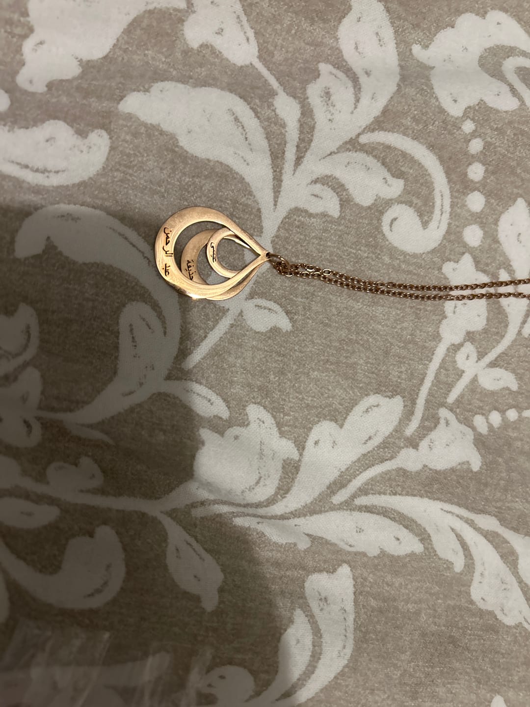 Customer photo review of Collier Gouttes Prénoms – Jusqu’à 3 Noms Gravés