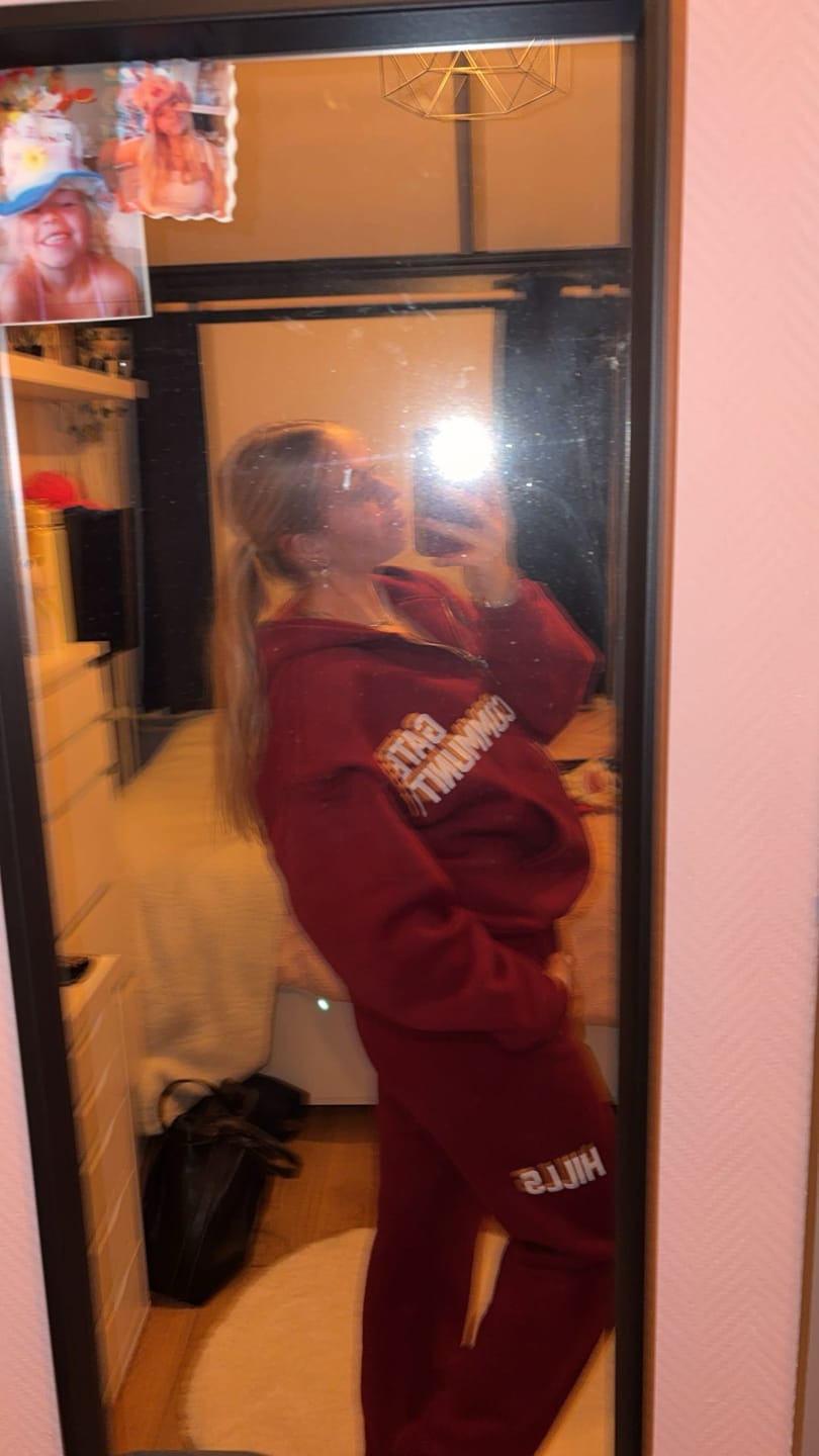 Customer photo review of GATED COMMUNITY STRAIGHT LEG SWEATPANTS BURGUNDY