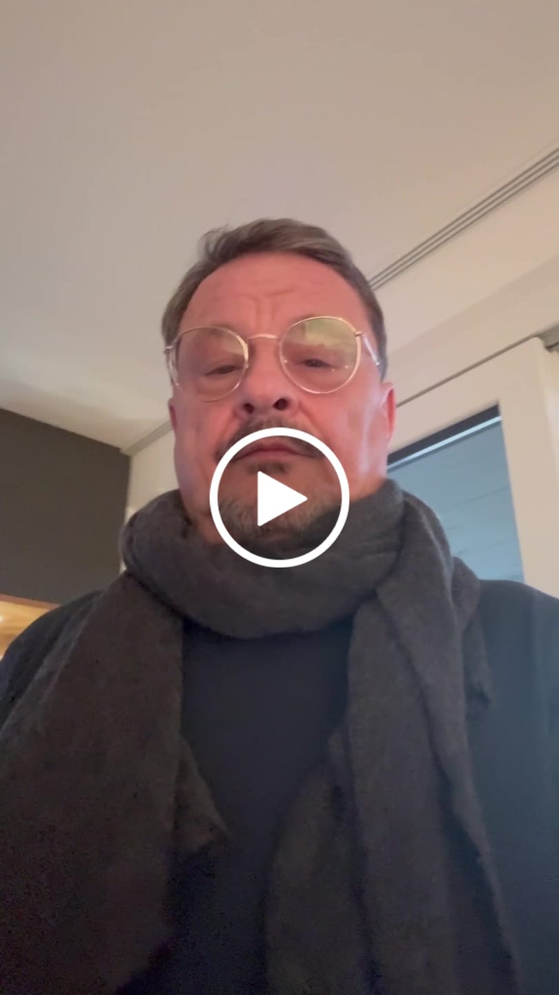 Customer video review of Luxuriöser Kaschmirschal für höchste Ansprüche