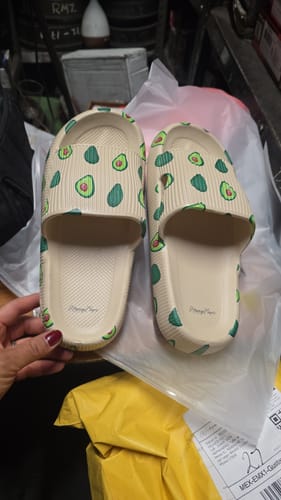 Customer photo review of HappyFlops Ediciones Limitadas