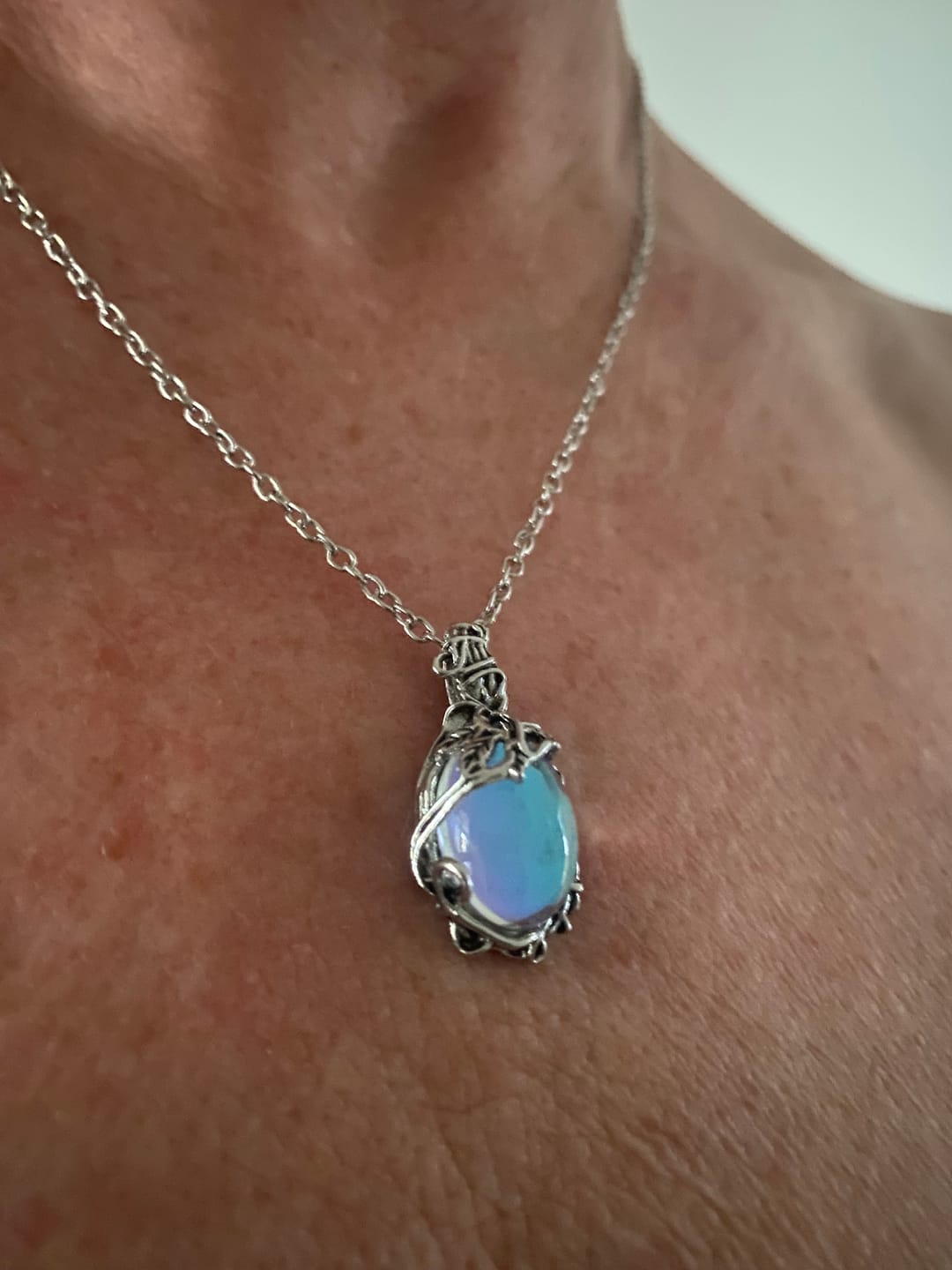 Customer photo review of Mondstein Halskette - Draht-Anhänger