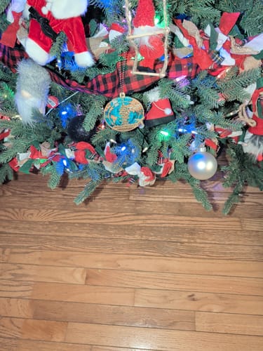 Customer photo review of Personalized Year-Round Adventure Ornament With 1-10 Destinations Name & Year Bring Wonderful Adventure Moments For Travel Lover