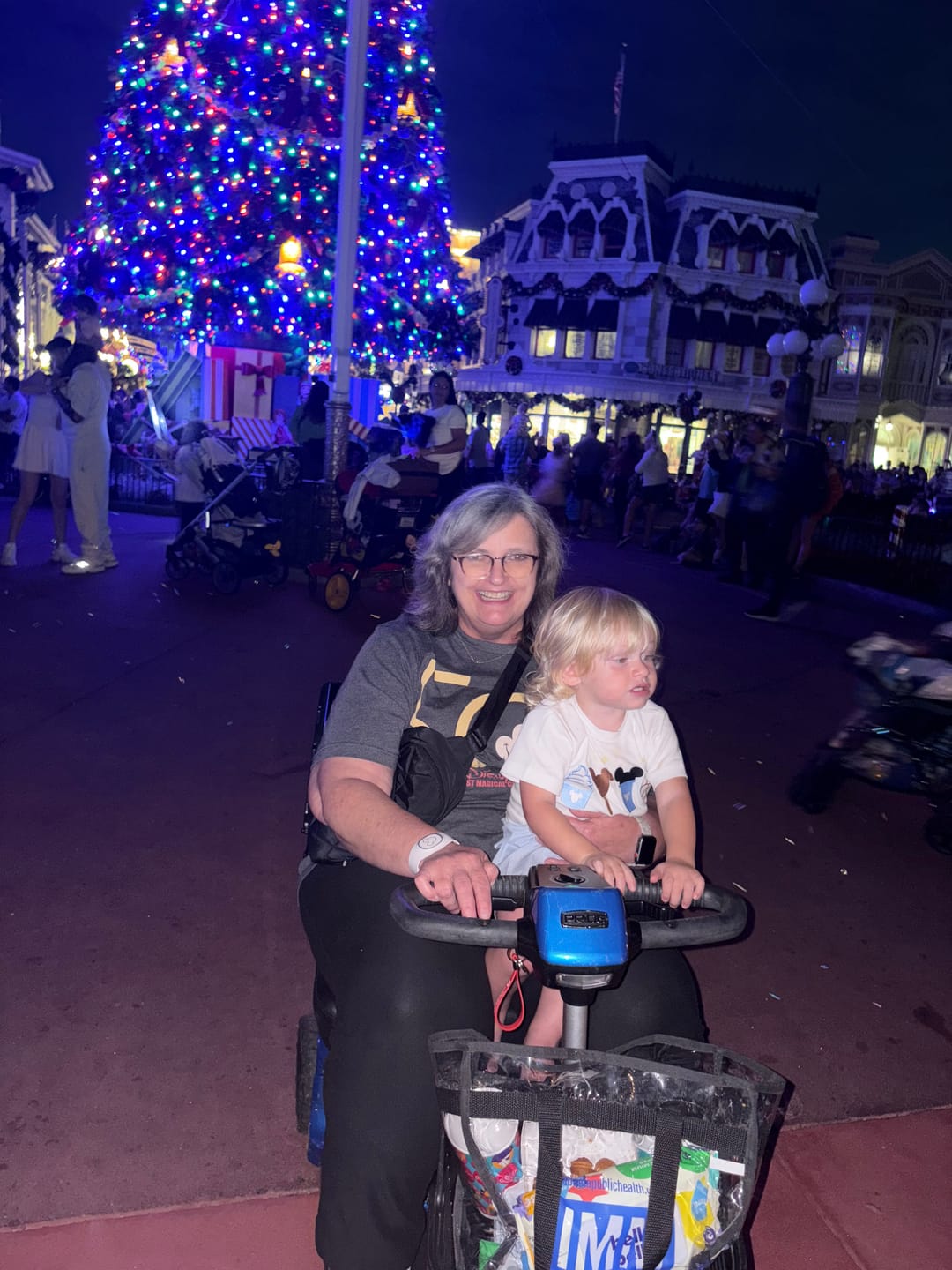 Customer photo review of Multiday Rental 4 Wheel 400 Pound Capacity Scooter