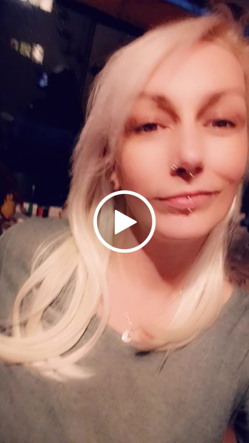 Customer video review of 14" Silky Straight Clip In Hair Extensions
