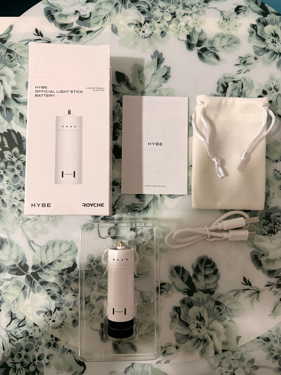 Customer photo review of HYBE OFFICIAL LIGHT STICK BATTERY