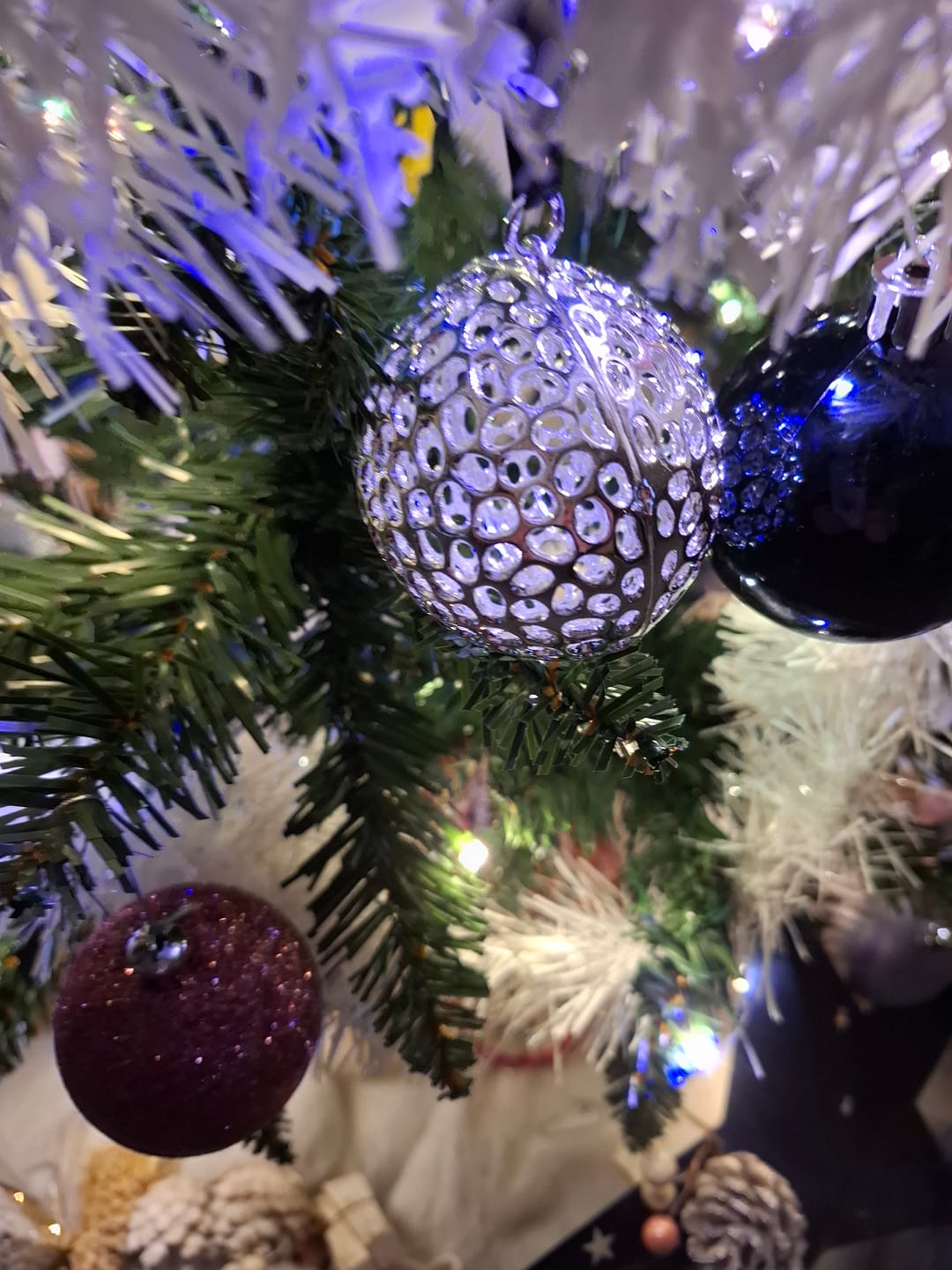 Customer photo review of Allegro Globe Bauble