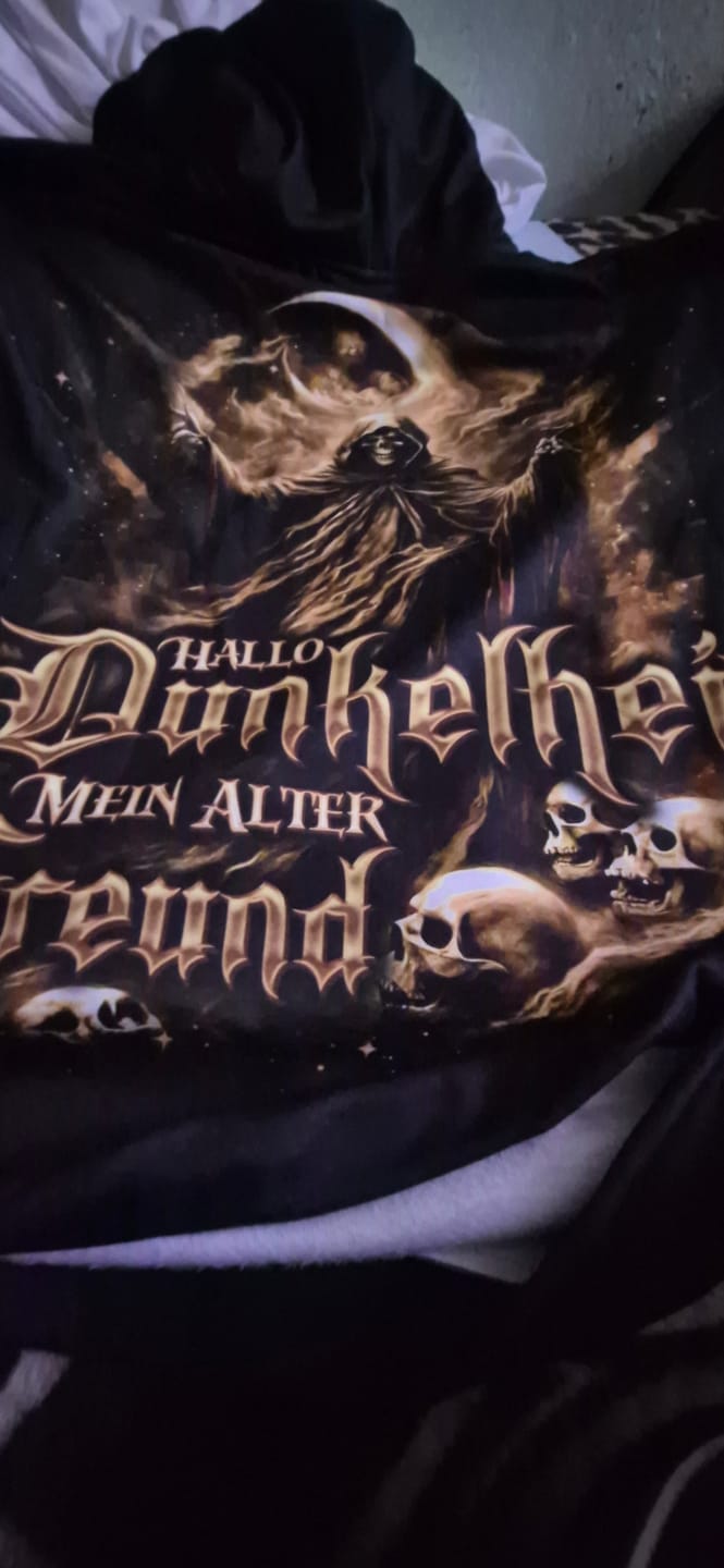 Customer photo review of HALLO DUNKELHEIT MEIN ALTER FREUND VOLLSTÄNDIGER DRUCK  - TLNO2511251