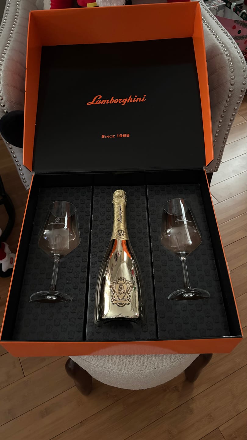 Customer photo review of Lamborghini Oro Vino Spumante with Gift Set