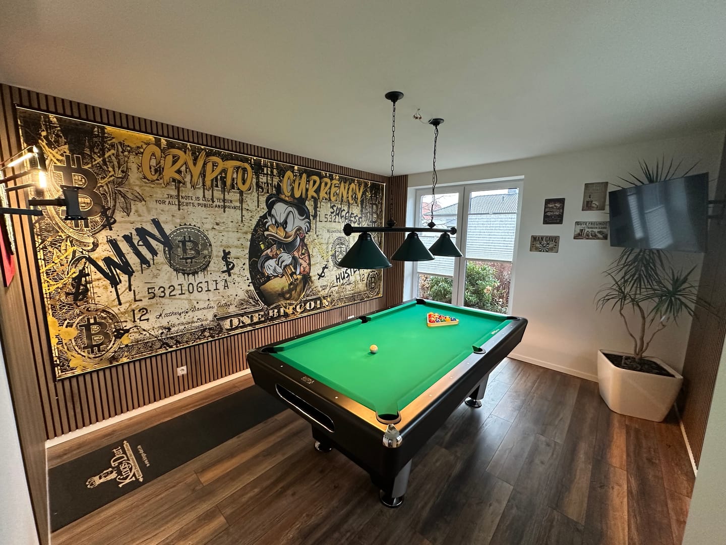 Customer photo review of Vlies Tapete XXL Poster Fototapete  CKRYPTO UNCLE GOLD