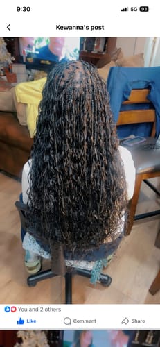 Customer from behind showing long, wavy boho knotless braids using Water Wave Bulk Hair Extensions.