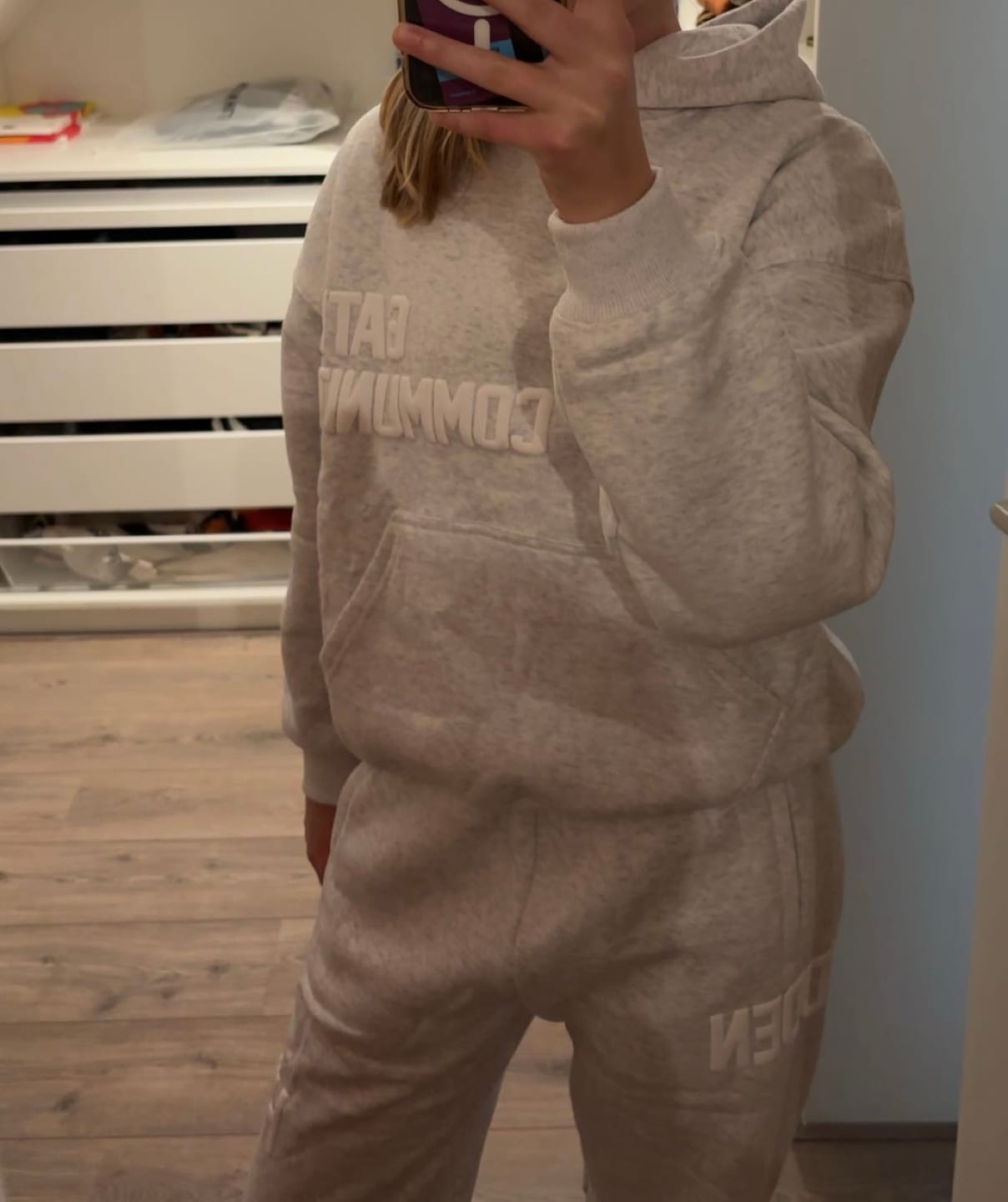 Customer photo review of GATED COMMUNITY HOODIE LIGHT GREY