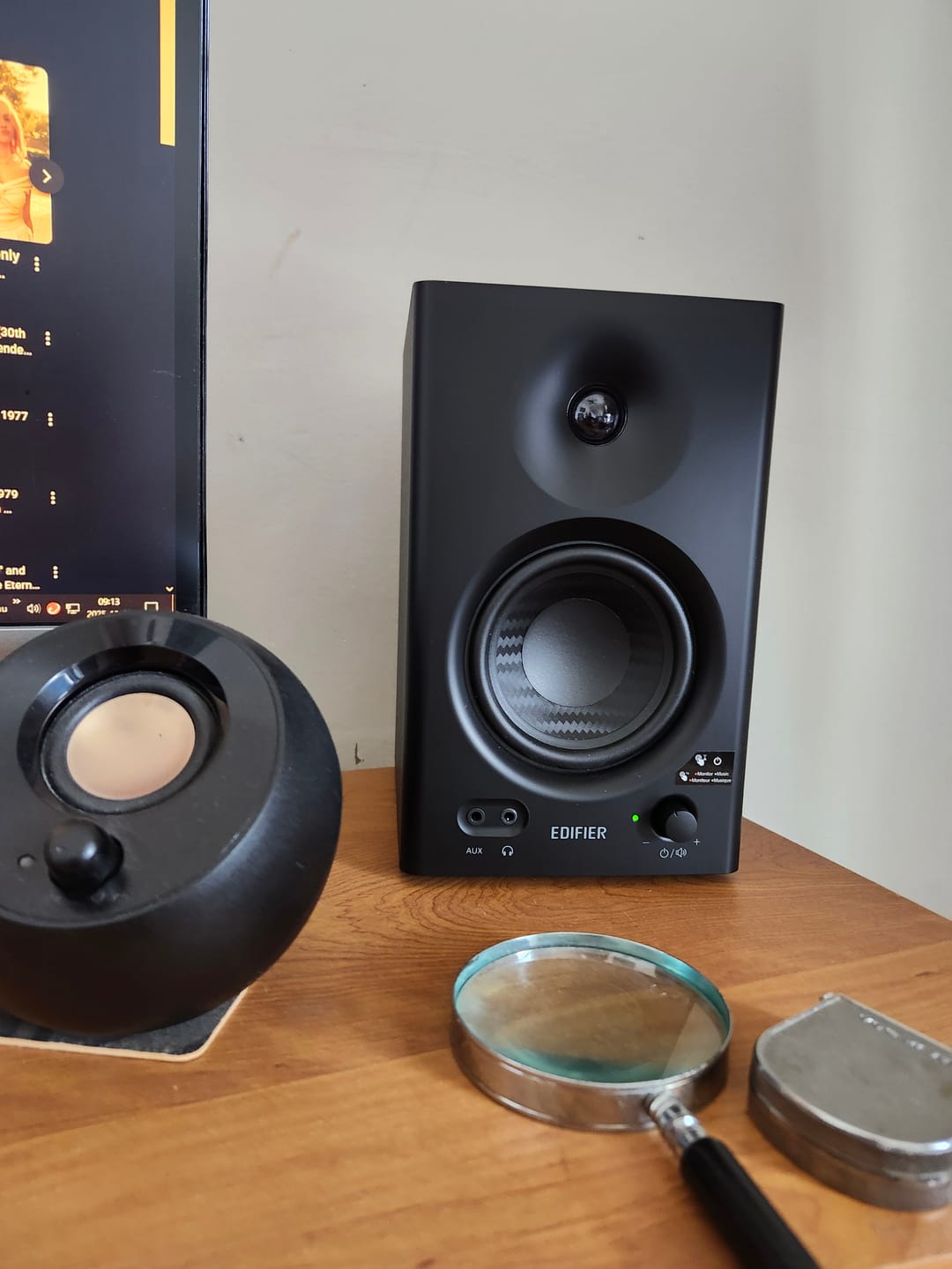 Customer photo review of MR4 Powered Studio Monitor