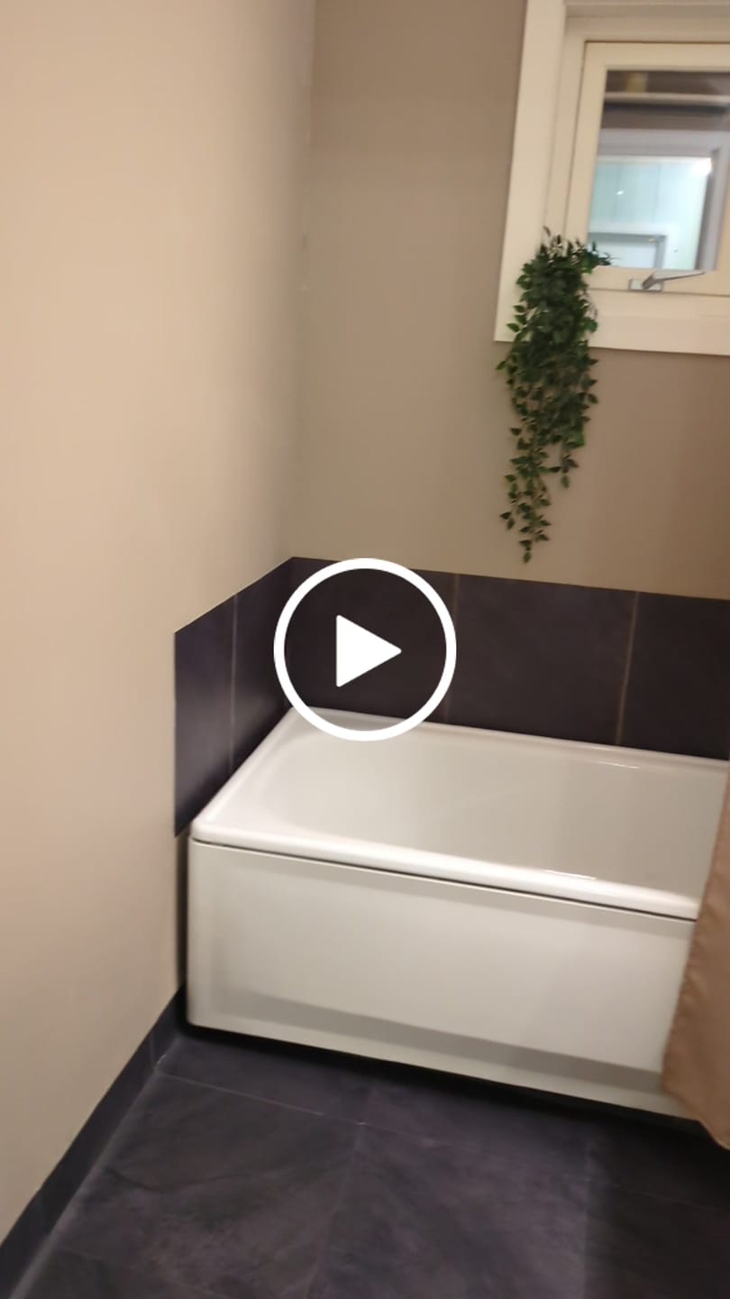 Customer video review of Skifer antrasitt selvklebende fliser