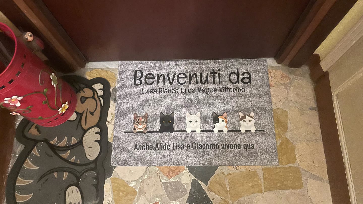 Customer photo review of Tutti i miei amici pelosi - Zerbino personalizzato