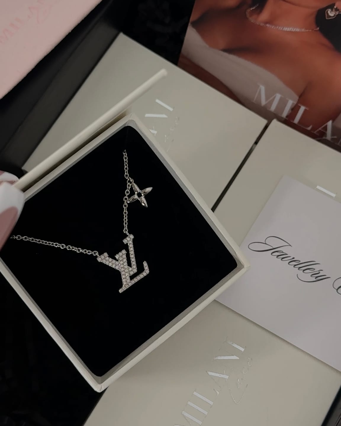 Customer photo review of Leya Necklace Silver