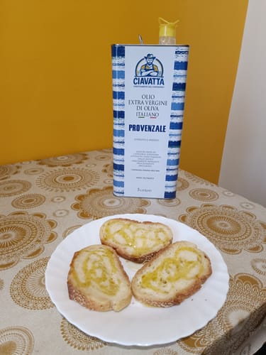 Customer photo review of Olio di Oliva che non pizzica in gola Latta da 5 litri  in offerta