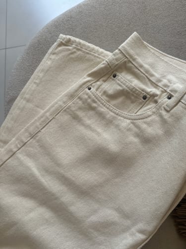 Natália S. review of Calça Jeans Reta Araçá Bege image 1 out of 1