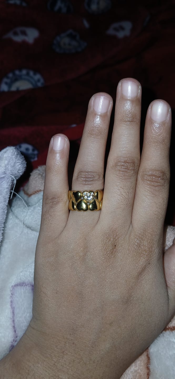 Customer photo review of Gold Hearts Band Ring