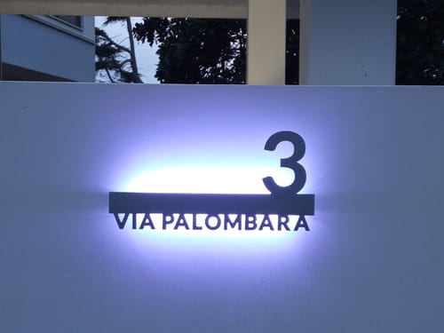 Customer photo review of Numero civico e testo sagomato modello Line 02 Alluminio