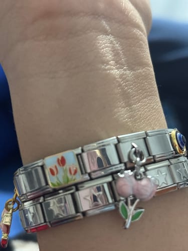 Customer photo review of Charm Tulipanes