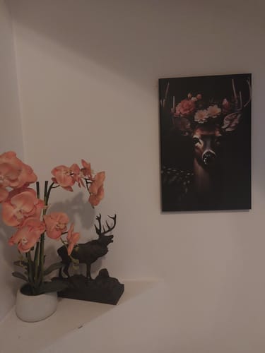 Customer photo review of Leinwandbild Hirsch mit Blumenschmuck Hochformat