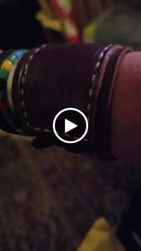 Customer video review of Armband i äkta läder