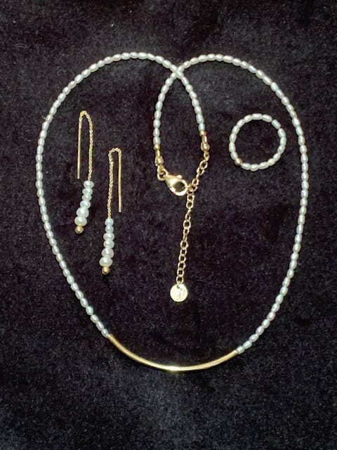 Customer photo review of Tiny Pearl Halskette