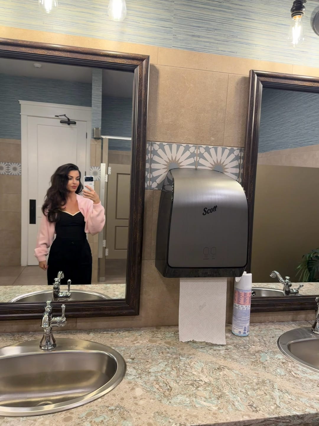 Customer photo review of The Ballet Tank / Black-Cream