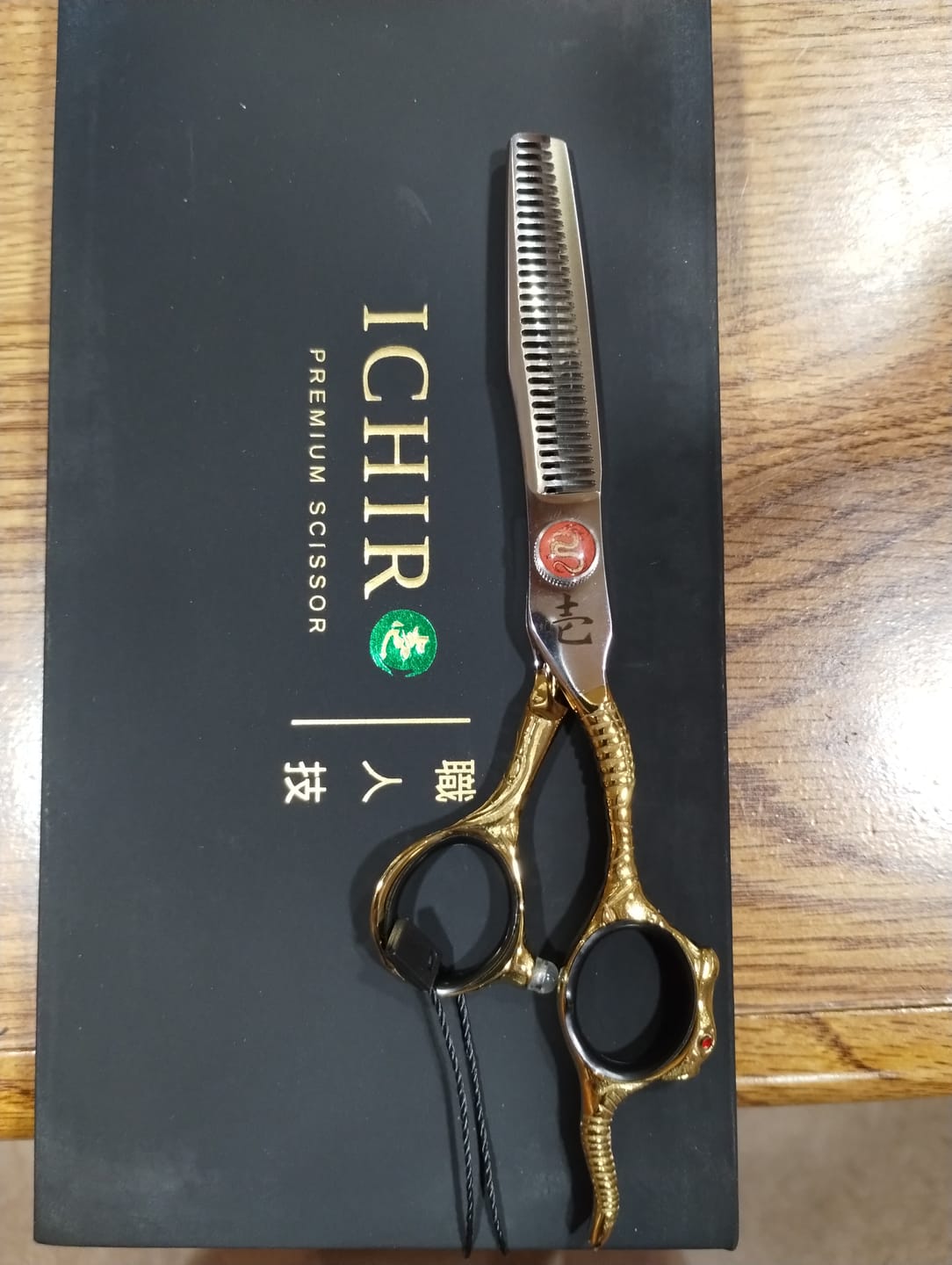 Customer photo review of Ichiro Dragon Professional Hair Cutting Shears