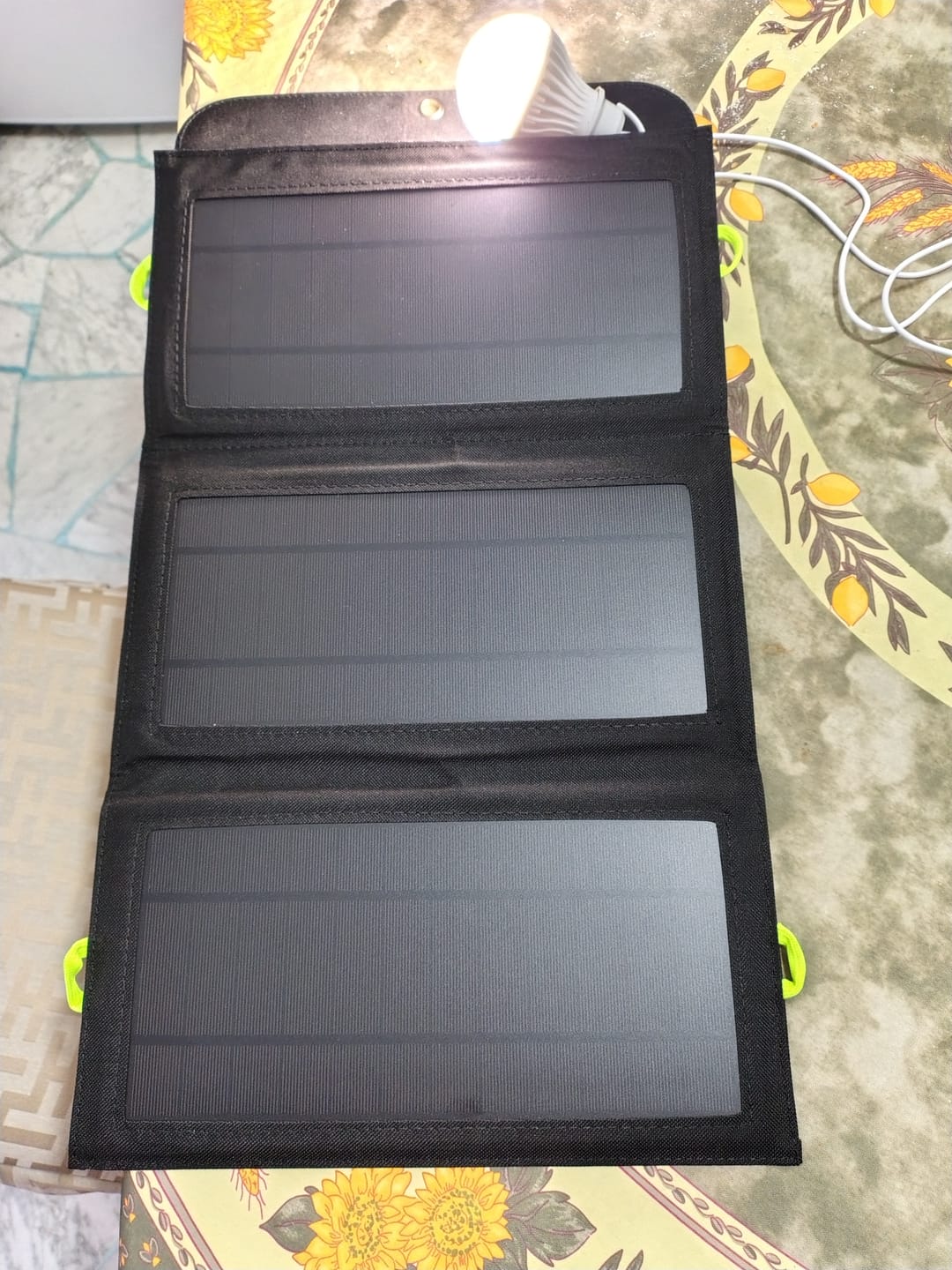 Customer photo review of ALLPOWERS SP002 Pannello solare Batteria incorporata da 10000mAh 5V 21W