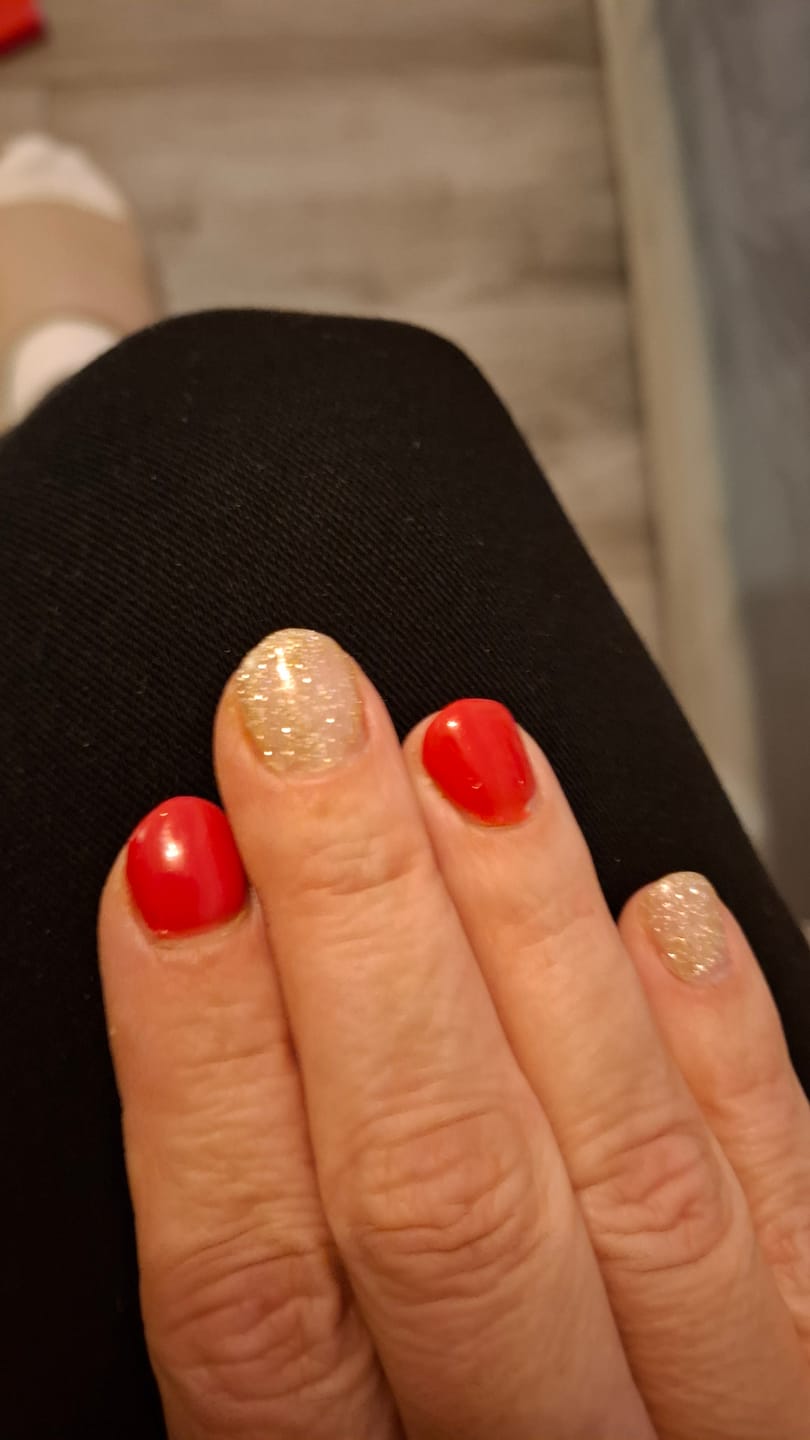 Customer photo review of Shallow Gold Dipping Powder