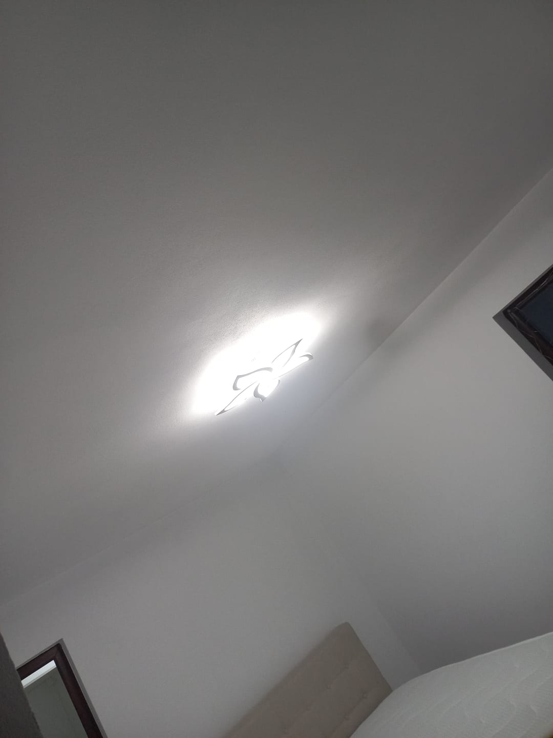 Customer photo review of Lustra LED NARCISSE Telecomanda Echivalent 500W