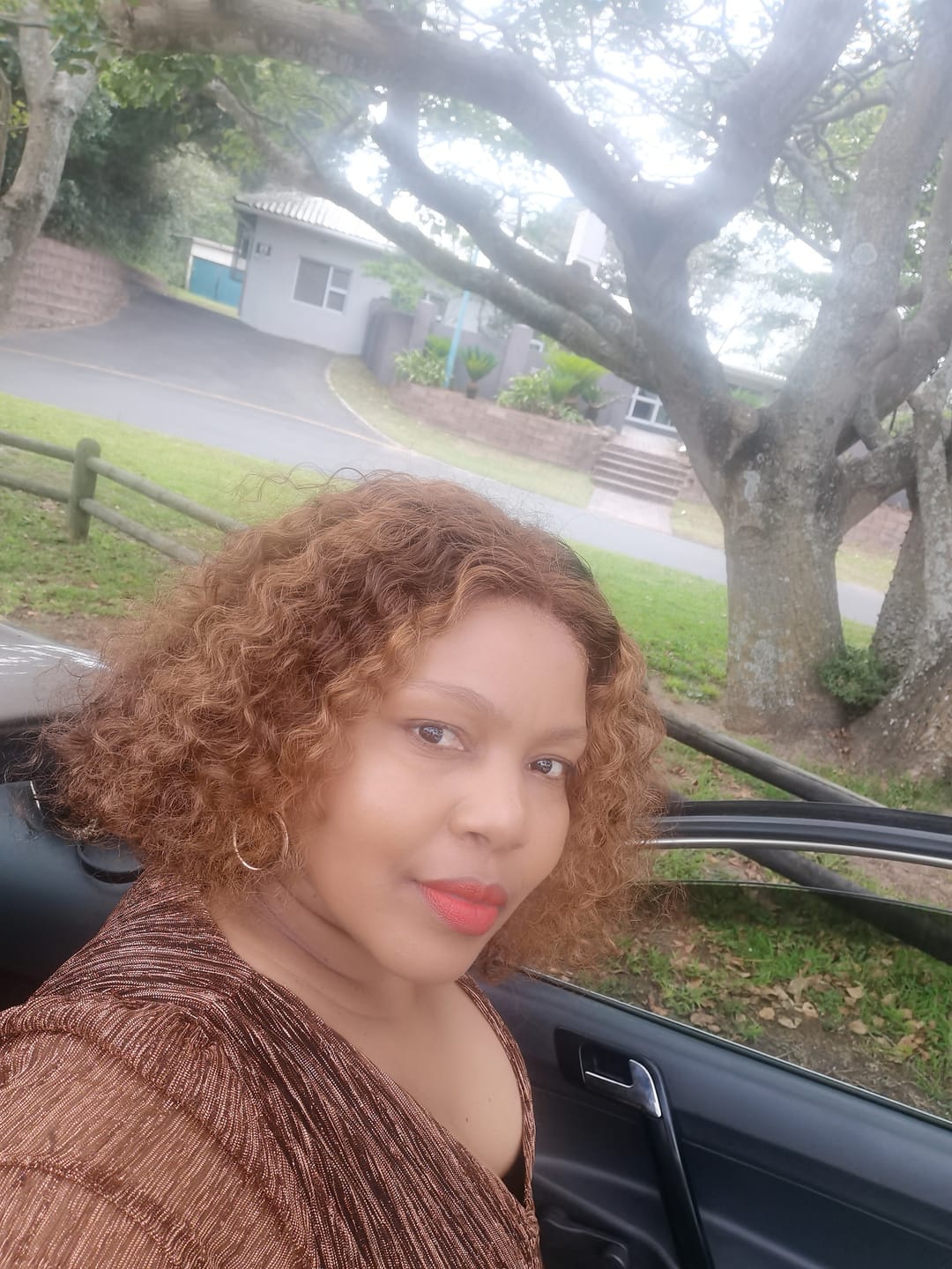Customer photo review of Brazilian 13x4 Bella Blunt Bob 430